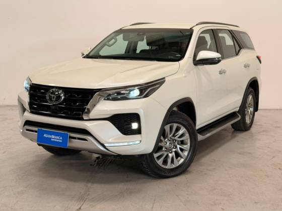 TOYOTA HILUX SW4 2.8 D-4D TURBO DIESEL SRX 7L 4X4 AUTOMÁTICO